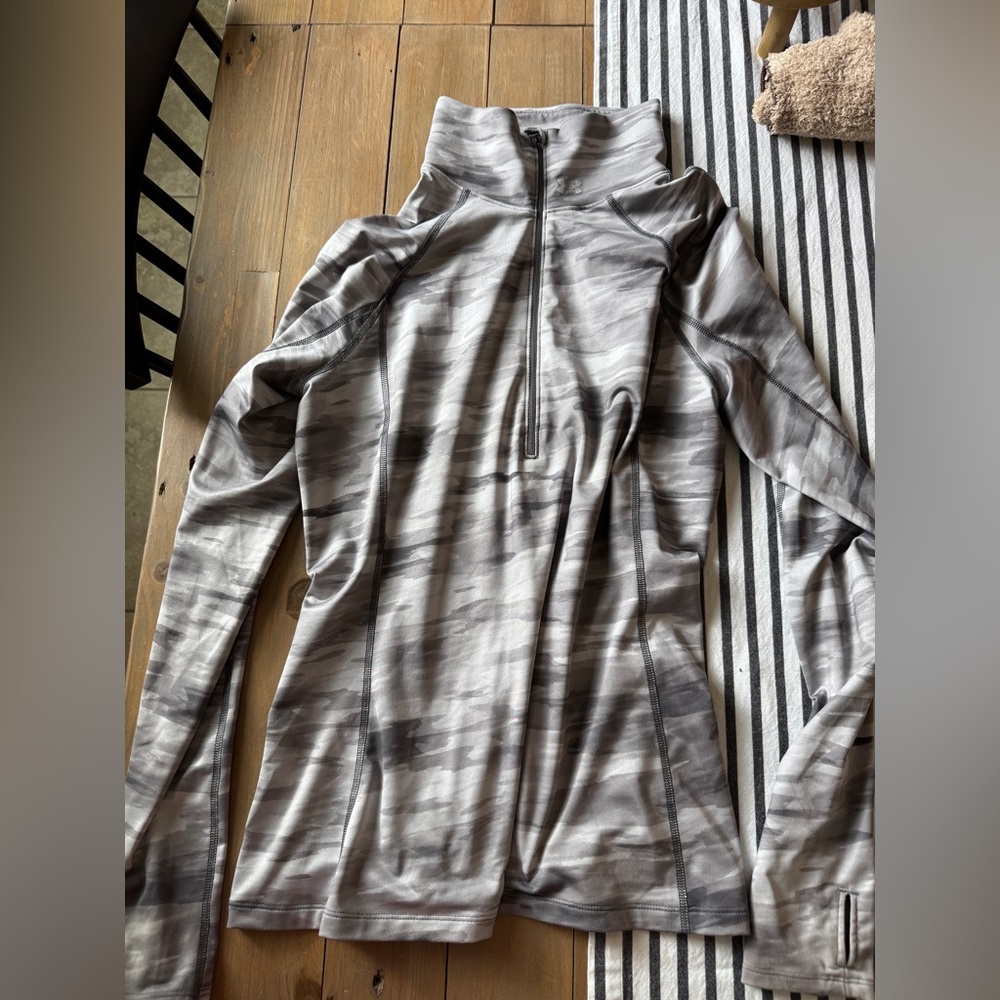 Under Armour quarter zip shirt size M